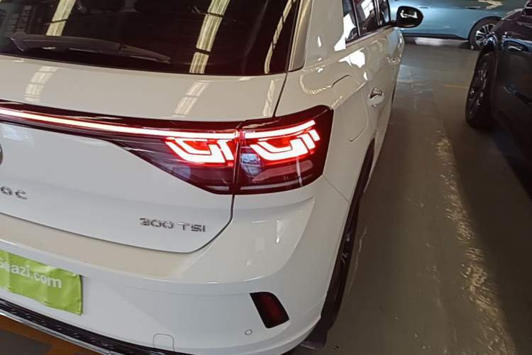 Used Volkswagen T-ROC 2024 300TSI DSG Two-Wheel-Drive Chen Guang Edition Right Rear Taillight