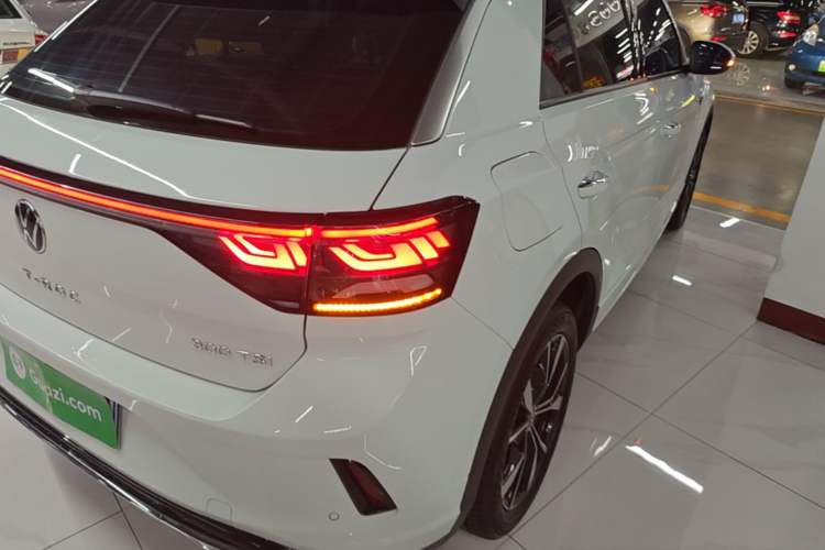 Used Volkswagen T-ROC 2024 300TSI DSG Two-Wheel-Drive Chen Guang Edition Right Rear Taillight