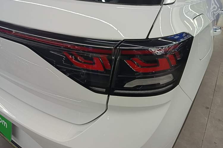 Used Volkswagen T-ROC 2024 300TSI DSG Two-Wheel-Drive Chen Guang Edition Right Rear Taillight