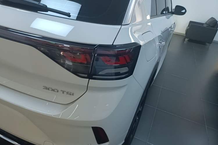 Used Volkswagen T-ROC 2024 300TSI DSG Two-Wheel-Drive Chen Guang Edition Right Rear Taillight