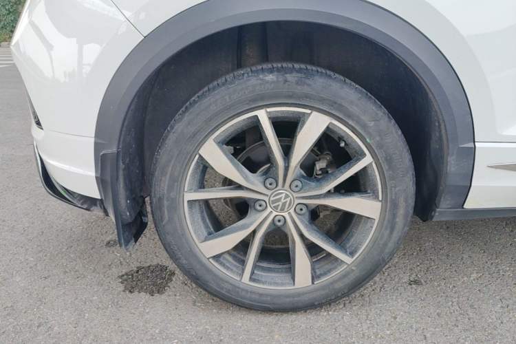 Used Volkswagen T-ROC 2024 300TSI DSG Two-Wheel-Drive Chen Guang Edition Right Rear Wheel Hub