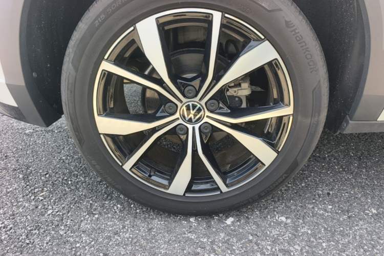 Used Volkswagen T-ROC 2024 300TSI DSG Two-Wheel-Drive Chen Guang Edition Right Rear Wheel Hub