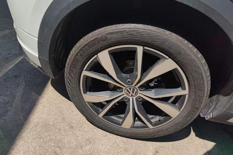 Used Volkswagen T-ROC 2024 300TSI DSG Two-Wheel-Drive Chen Guang Edition Right Rear Wheel Hub