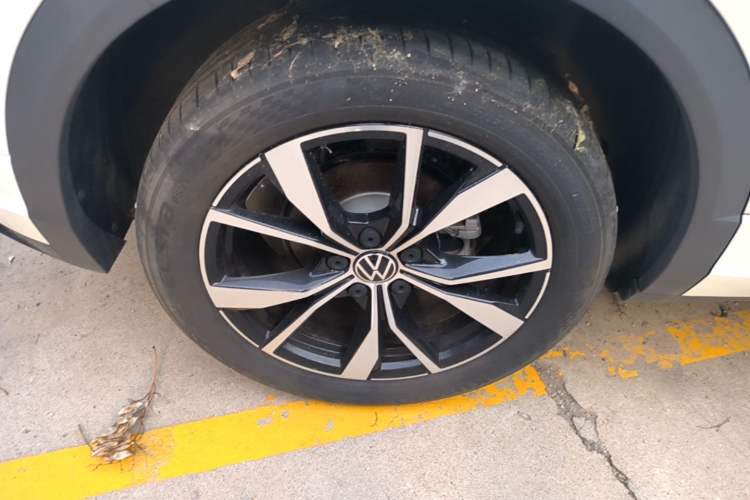 Used Volkswagen T-ROC 2024 300TSI DSG Two-Wheel-Drive Chen Guang Edition Right Rear Wheel Hub