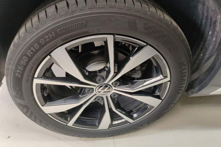 Used Volkswagen T-ROC 2024 300TSI DSG Two-Wheel-Drive Chen Guang Edition Right Rear Wheel Hub