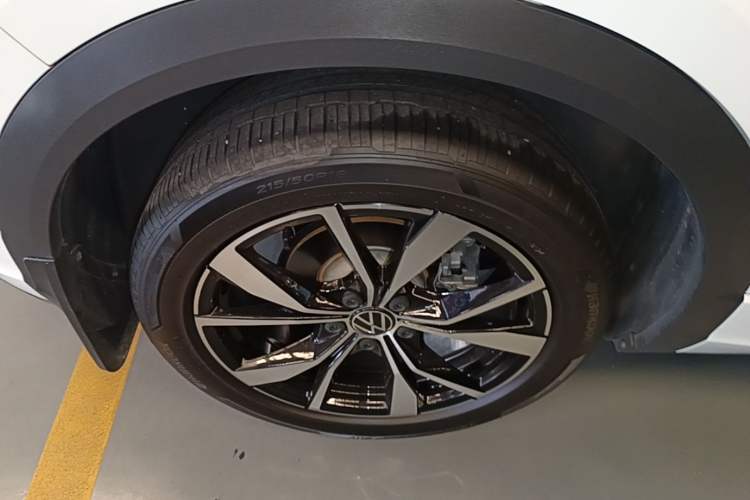Used Volkswagen T-ROC 2024 300TSI DSG Two-Wheel-Drive Chen Guang Edition Right Rear Wheel Hub