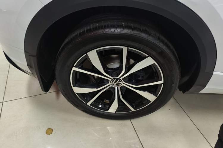 Used Volkswagen T-ROC 2024 300TSI DSG Two-Wheel-Drive Chen Guang Edition Right Rear Wheel Hub
