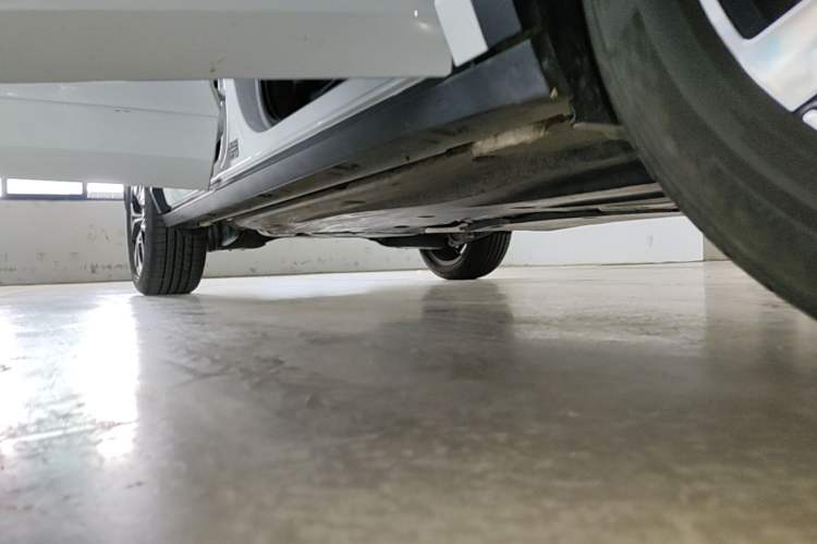 Used Volkswagen T-ROC 2024 300TSI DSG Two-Wheel-Drive Chen Guang Edition Right Side Sill