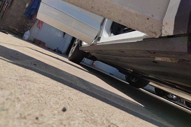 Used Volkswagen T-ROC 2024 300TSI DSG Two-Wheel-Drive Chen Guang Edition Right Side Sill