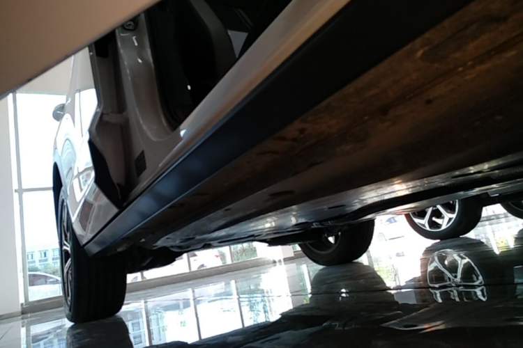 Used Volkswagen T-ROC 2024 300TSI DSG Two-Wheel-Drive Chen Guang Edition Right Side Sill