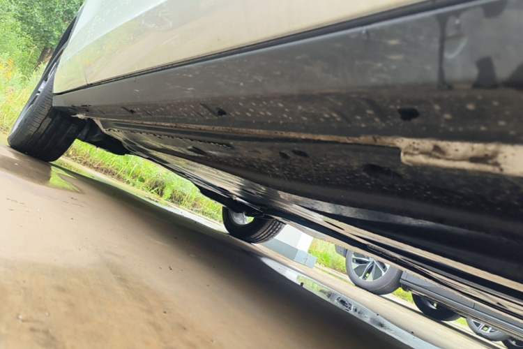 Used Volkswagen T-ROC 2024 300TSI DSG Two-Wheel-Drive Chen Guang Edition Right Side Sill