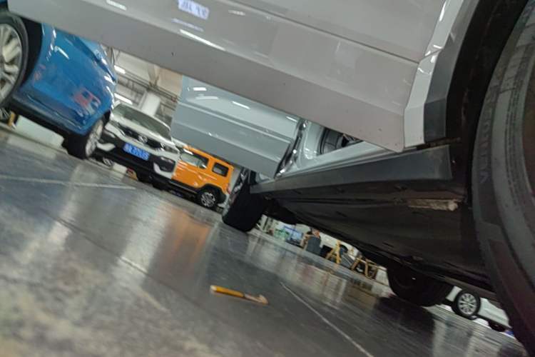 Used Volkswagen T-ROC 2024 300TSI DSG Two-Wheel-Drive Chen Guang Edition Right Side Sill