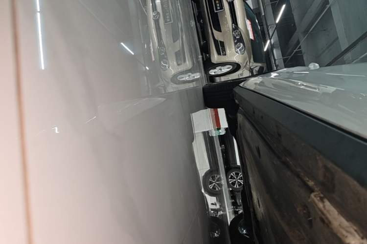 Used Volkswagen T-ROC 2024 300TSI DSG Two-Wheel-Drive Chen Guang Edition Right Side Sill