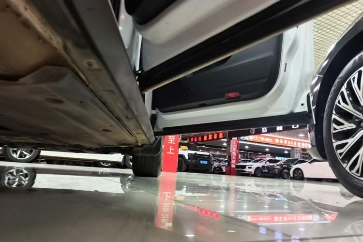 Used Volkswagen T-ROC 2024 300TSI DSG Two-Wheel-Drive Chen Guang Edition Right Side Sill