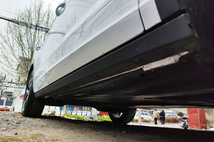 Used Volkswagen T-ROC 2024 300TSI DSG Two-Wheel-Drive Chen Guang Edition Right Side Sill