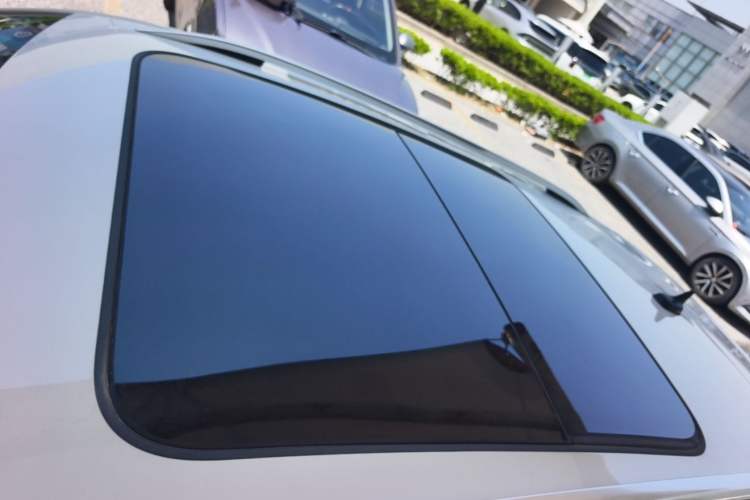 Used Volkswagen T-ROC 2024 300TSI DSG Two-Wheel-Drive Chen Guang Edition Roof