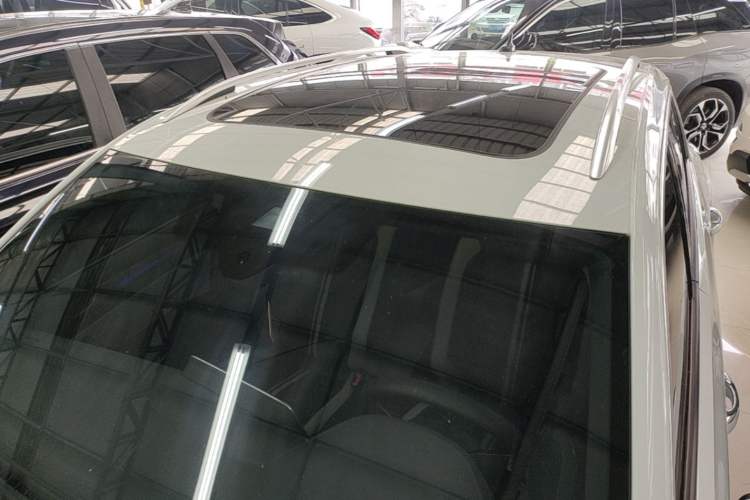 Used Volkswagen T-ROC 2024 300TSI DSG Two-Wheel-Drive Chen Guang Edition Roof