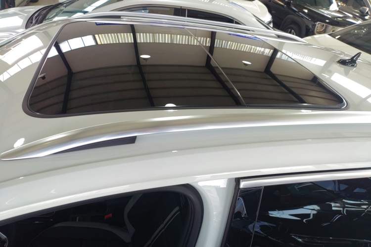 Used Volkswagen T-ROC 2024 300TSI DSG Two-Wheel-Drive Chen Guang Edition Roof