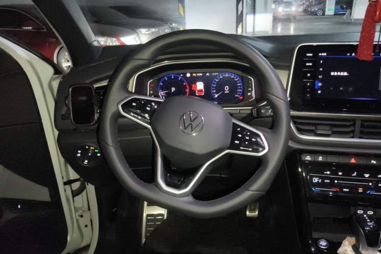 Used Volkswagen T-ROC 2024 300TSI DSG Two-Wheel-Drive Chen Guang Edition Steering Wheel