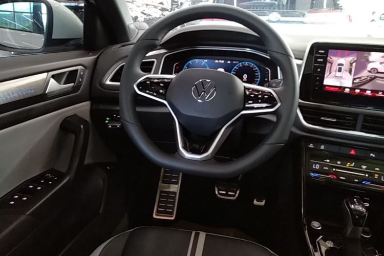 Used Volkswagen T-ROC 2024 300TSI DSG Two-Wheel-Drive Chen Guang Edition Steering Wheel