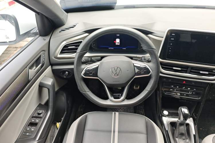 Used Volkswagen T-ROC 2024 300TSI DSG Two-Wheel-Drive Chen Guang Edition Steering Wheel