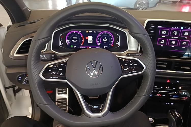 Used Volkswagen T-ROC 2024 300TSI DSG Two-Wheel-Drive Chen Guang Edition Steering Wheel