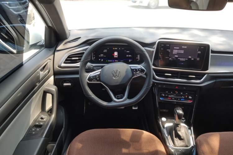 Used Volkswagen T-ROC 2024 300TSI DSG Two-Wheel-Drive Chen Guang Edition Steering Wheel