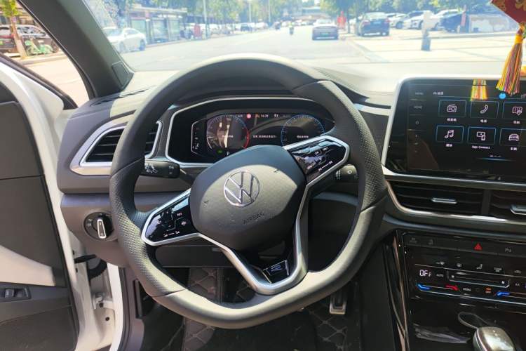 Used Volkswagen T-ROC 2024 300TSI DSG Two-Wheel-Drive Chen Guang Edition Steering Wheel
