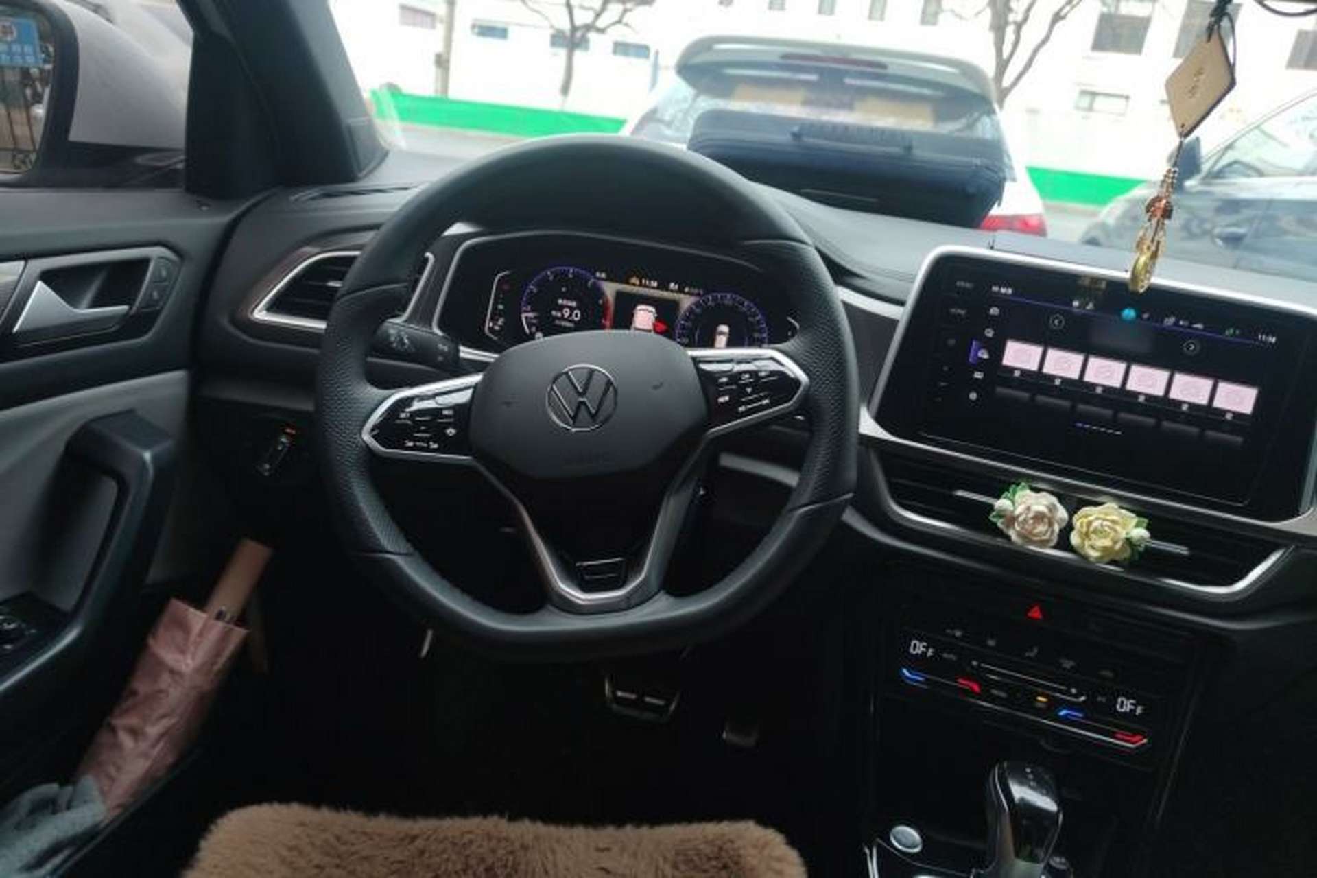 Used Volkswagen T-ROC 2024 300TSI DSG Two-Wheel-Drive Chen Guang Edition Steering Wheel