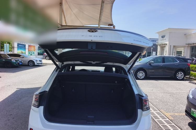 Used Volkswagen T-ROC 2024 300TSI DSG Two-Wheel-Drive Chen Guang Edition Trunk