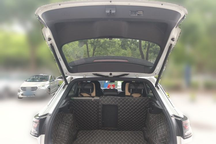 Used Volkswagen T-ROC 2024 300TSI DSG Two-Wheel-Drive Chen Guang Edition Trunk