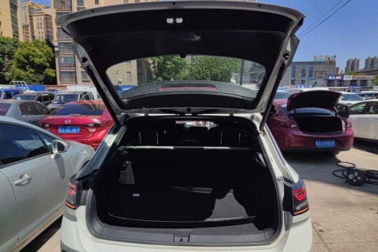 Used Volkswagen T-ROC 2024 300TSI DSG Two-Wheel-Drive Chen Guang Edition Trunk