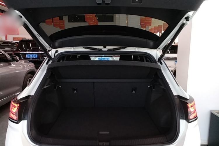 Used Volkswagen T-ROC 2024 300TSI DSG Two-Wheel-Drive Chen Guang Edition Trunk