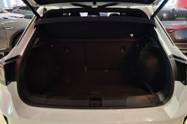 Used Volkswagen T-ROC 2024 300TSI DSG Two-Wheel-Drive Chen Guang Edition Trunk