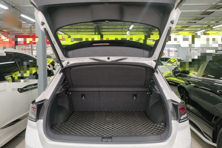 Used Volkswagen T-ROC 2024 300TSI DSG Two-Wheel-Drive Chen Guang Edition Trunk