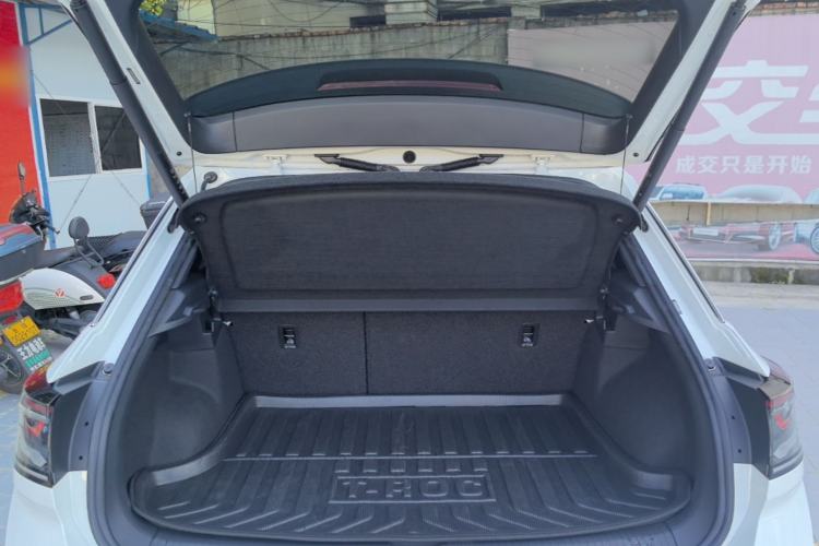 Used Volkswagen T-ROC 2024 300TSI DSG Two-Wheel-Drive Chen Guang Edition Trunk