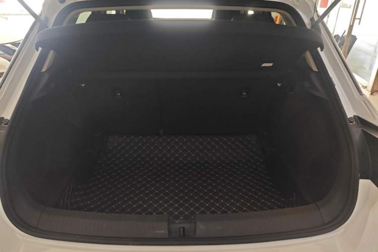 Used Volkswagen T-ROC 2024 280TSI DSG Two-Wheel-Drive Time Edition Trunk