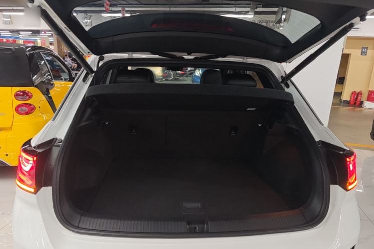 Used Volkswagen T-ROC 2024 300TSI DSG Two-Wheel-Drive Chen Guang Edition Trunk