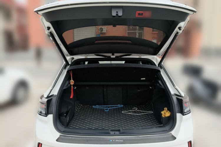 Used Volkswagen T-ROC 2024 300TSI DSG Two-Wheel-Drive Chen Guang Edition Trunk