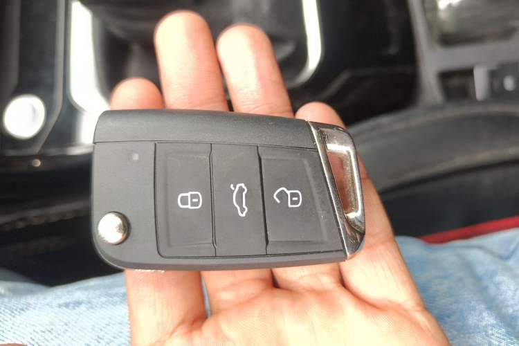 Used Volkswagen T-ROC 2024 300TSI DSG Two-Wheel-Drive Chen Guang Edition Vehicle Key