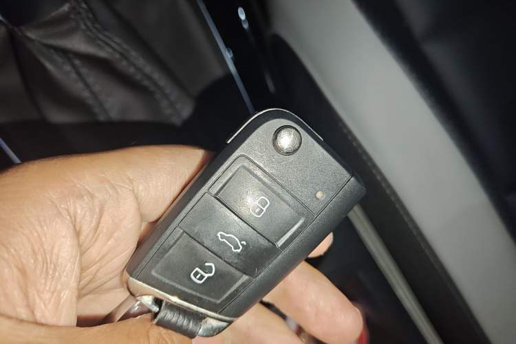 Used Volkswagen T-ROC 2024 300TSI DSG Two-Wheel-Drive Chen Guang Edition Vehicle Key
