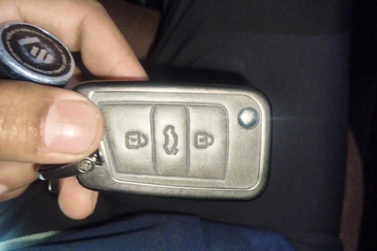 Used Volkswagen T-ROC 2024 300TSI DSG Two-Wheel-Drive Chen Guang Edition Vehicle Key