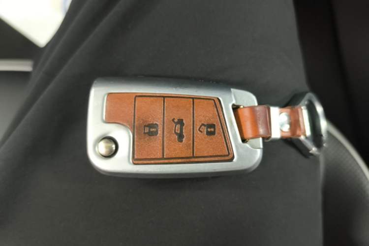 Used Volkswagen T-ROC 2024 300TSI DSG Two-Wheel-Drive Chen Guang Edition Vehicle Key