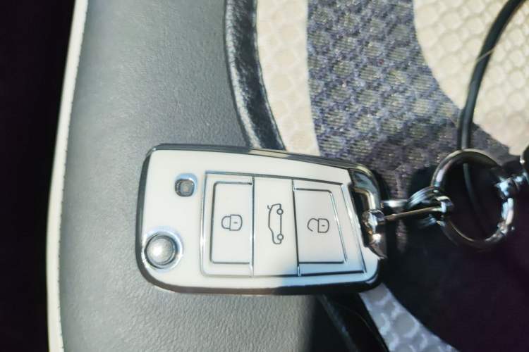 Used Volkswagen T-ROC 2024 300TSI DSG Two-Wheel-Drive Chen Guang Edition Vehicle Key