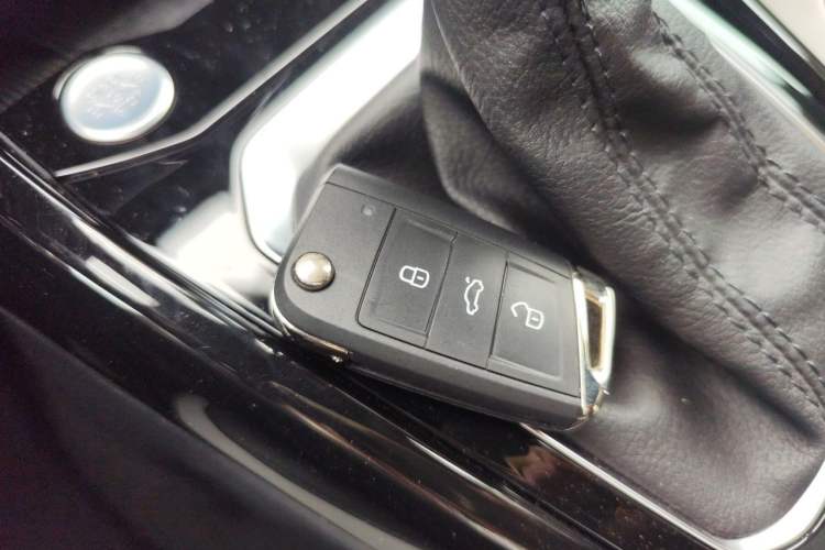 Used Volkswagen T-ROC 2024 300TSI DSG Two-Wheel-Drive Starlight Edition Vehicle Key