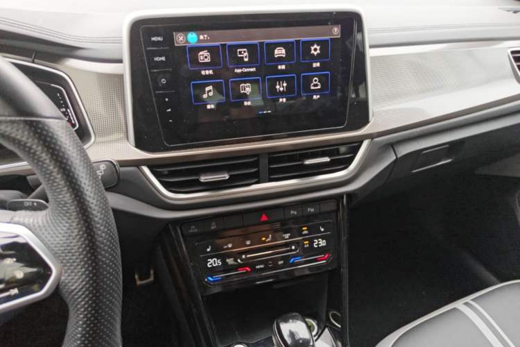 Used Volkswagen T-ROC 2024 300TSI DSG Two-Wheel-Drive Starlight Edition Audio And AC Panel