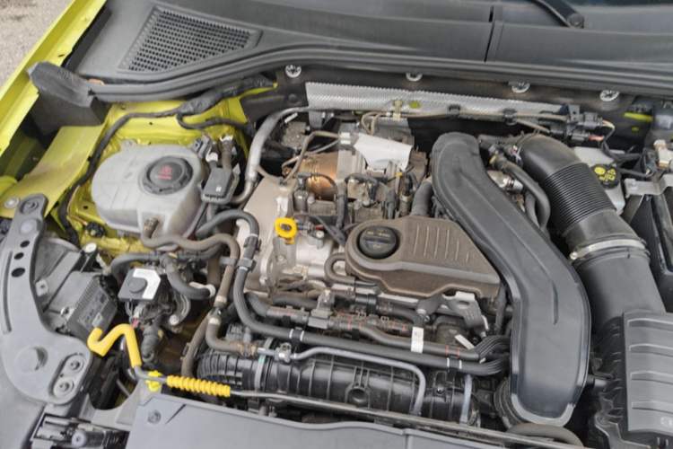 Used Volkswagen T-ROC 2024 300TSI DSG Two-Wheel-Drive Starlight Edition Engine Bay Right