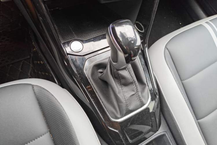 Used Volkswagen T-ROC 2024 300TSI DSG Two-Wheel-Drive Starlight Edition Gear Lever