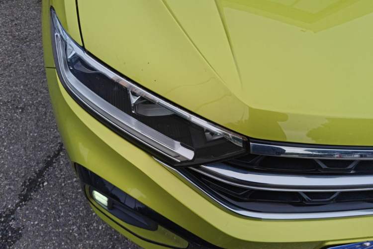 Used Volkswagen T-ROC 2024 300TSI DSG Two-Wheel-Drive Starlight Edition Right Front Headlight