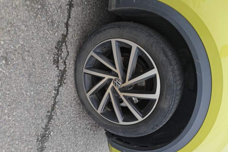 Used Volkswagen T-ROC 2024 300TSI DSG Two-Wheel-Drive Starlight Edition Right Front Wheel Hub